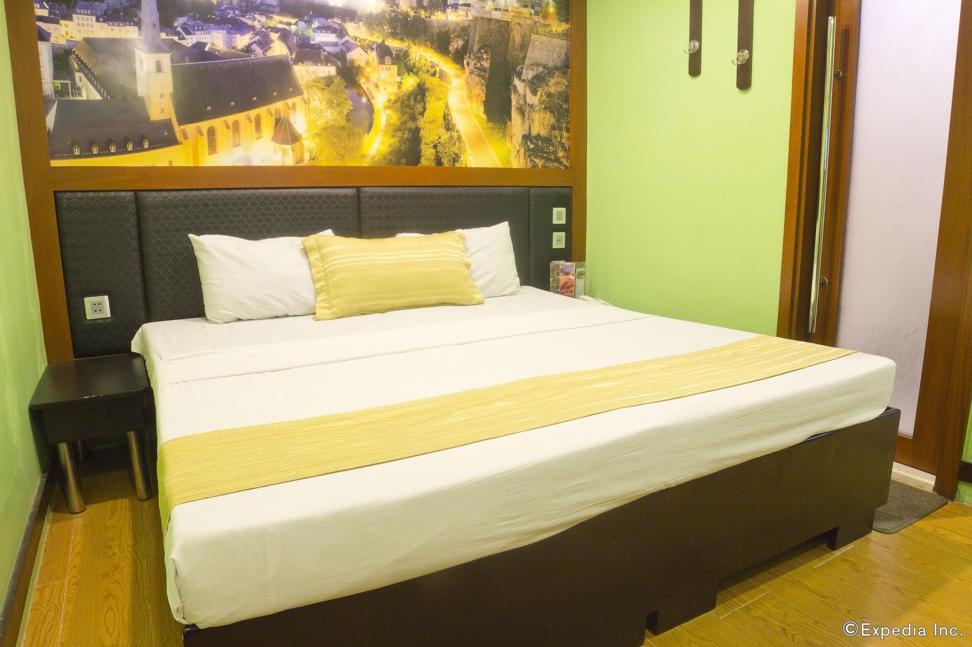 Eurotel Makati Makati City Екстериор снимка