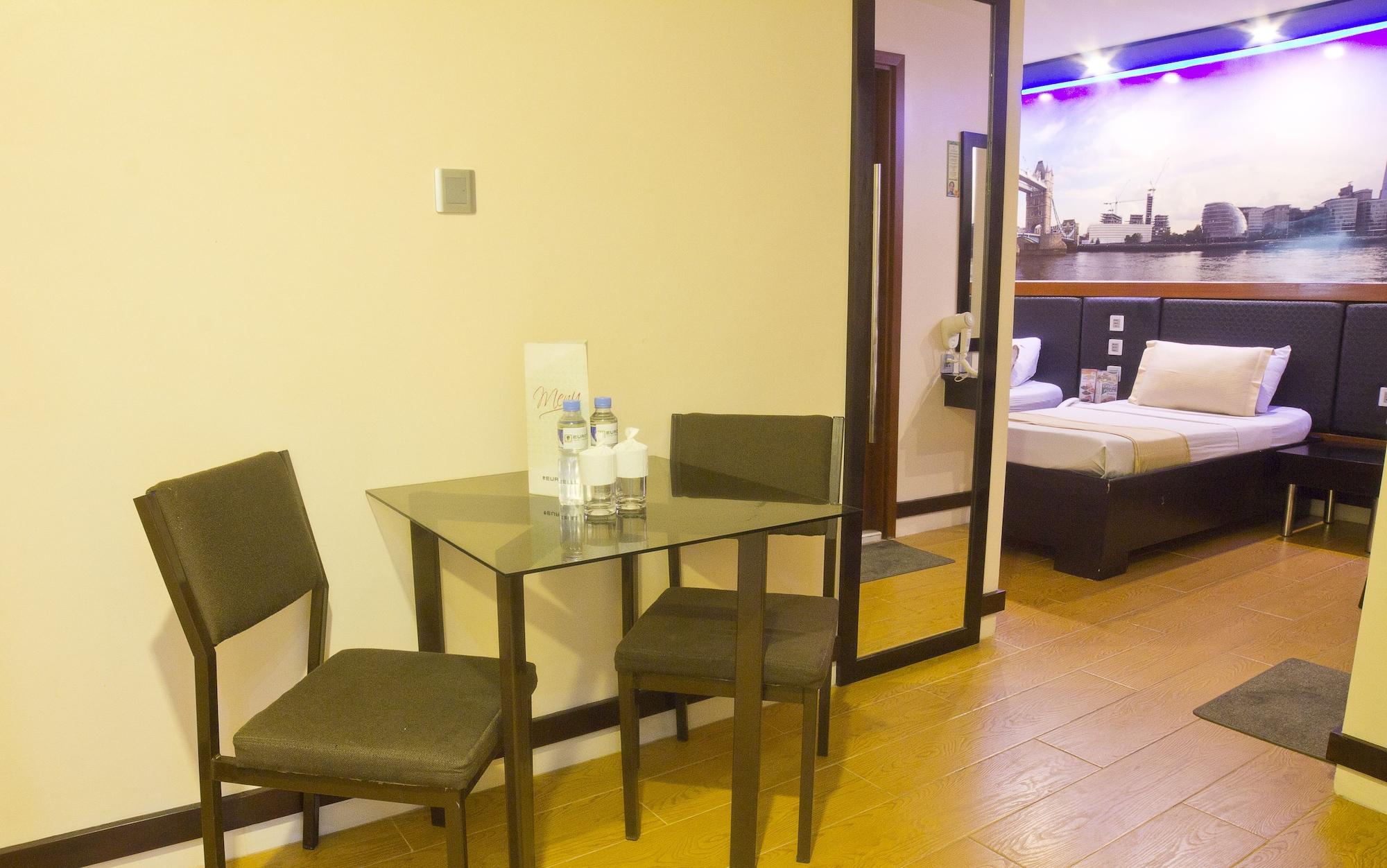 Eurotel Makati Makati City Екстериор снимка