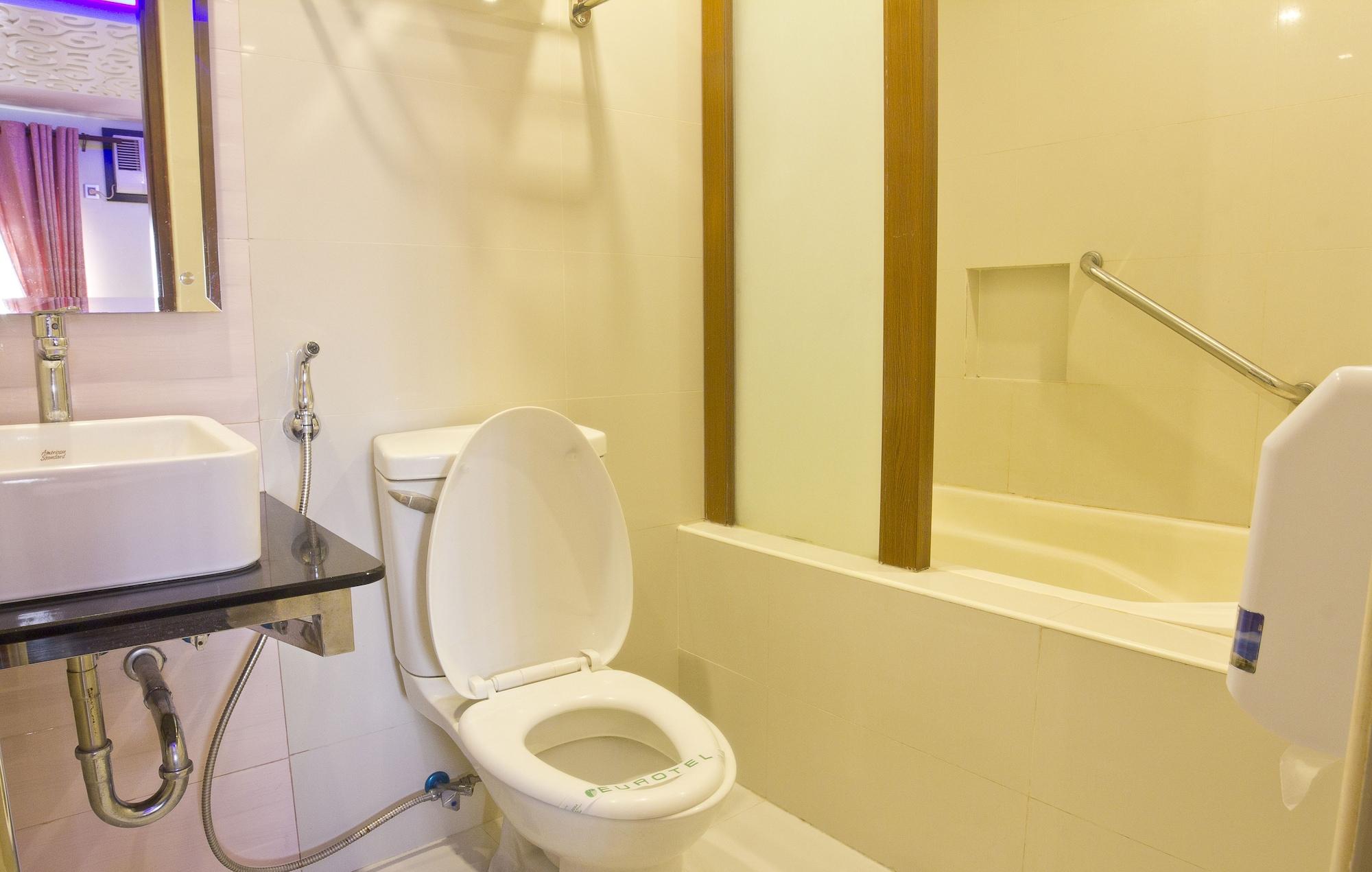 Eurotel Makati Makati City Екстериор снимка