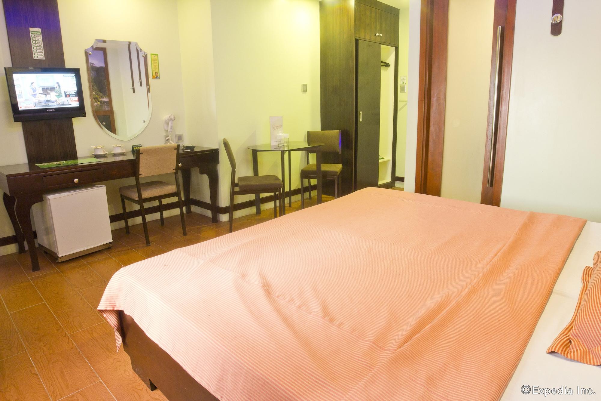 Eurotel Makati Makati City Екстериор снимка