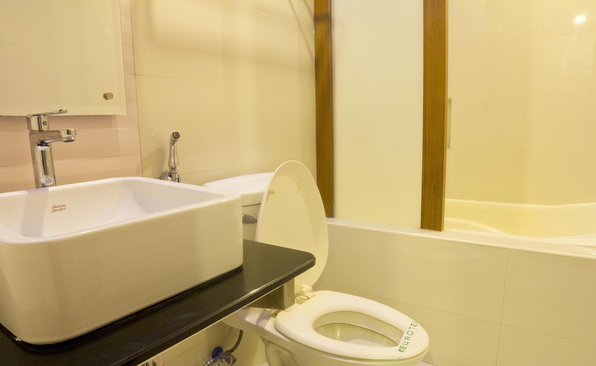 Eurotel Makati Makati City Екстериор снимка