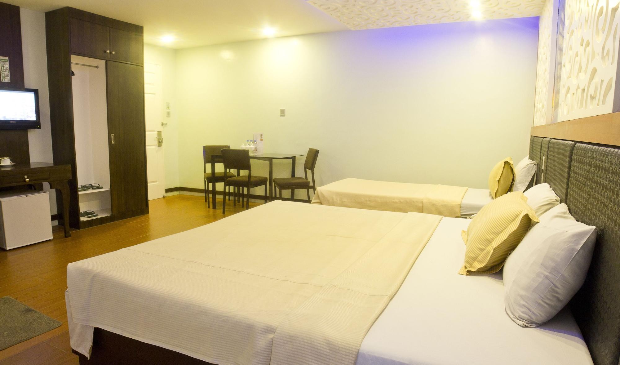 Eurotel Makati Makati City Екстериор снимка