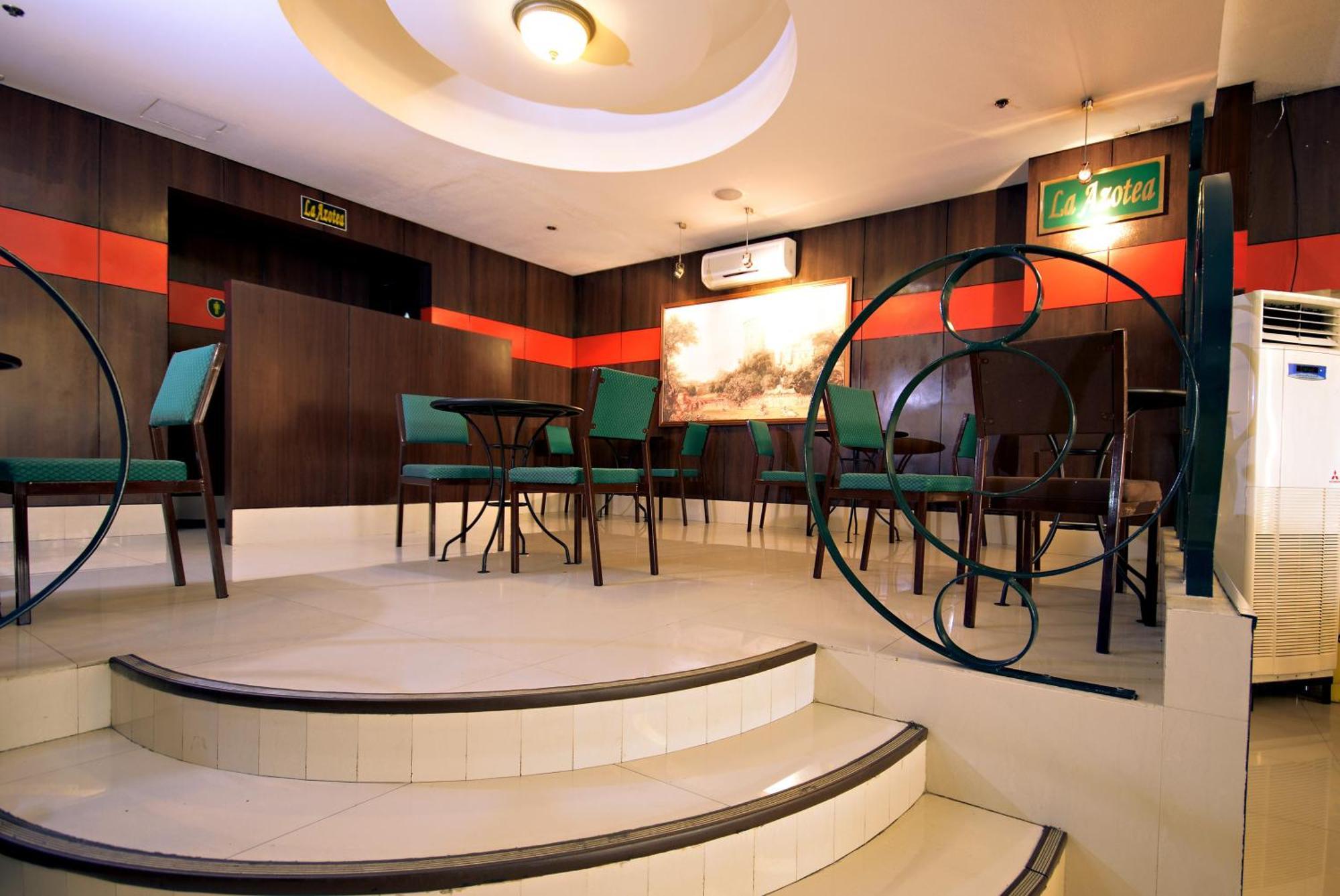 Eurotel Makati Makati City Екстериор снимка
