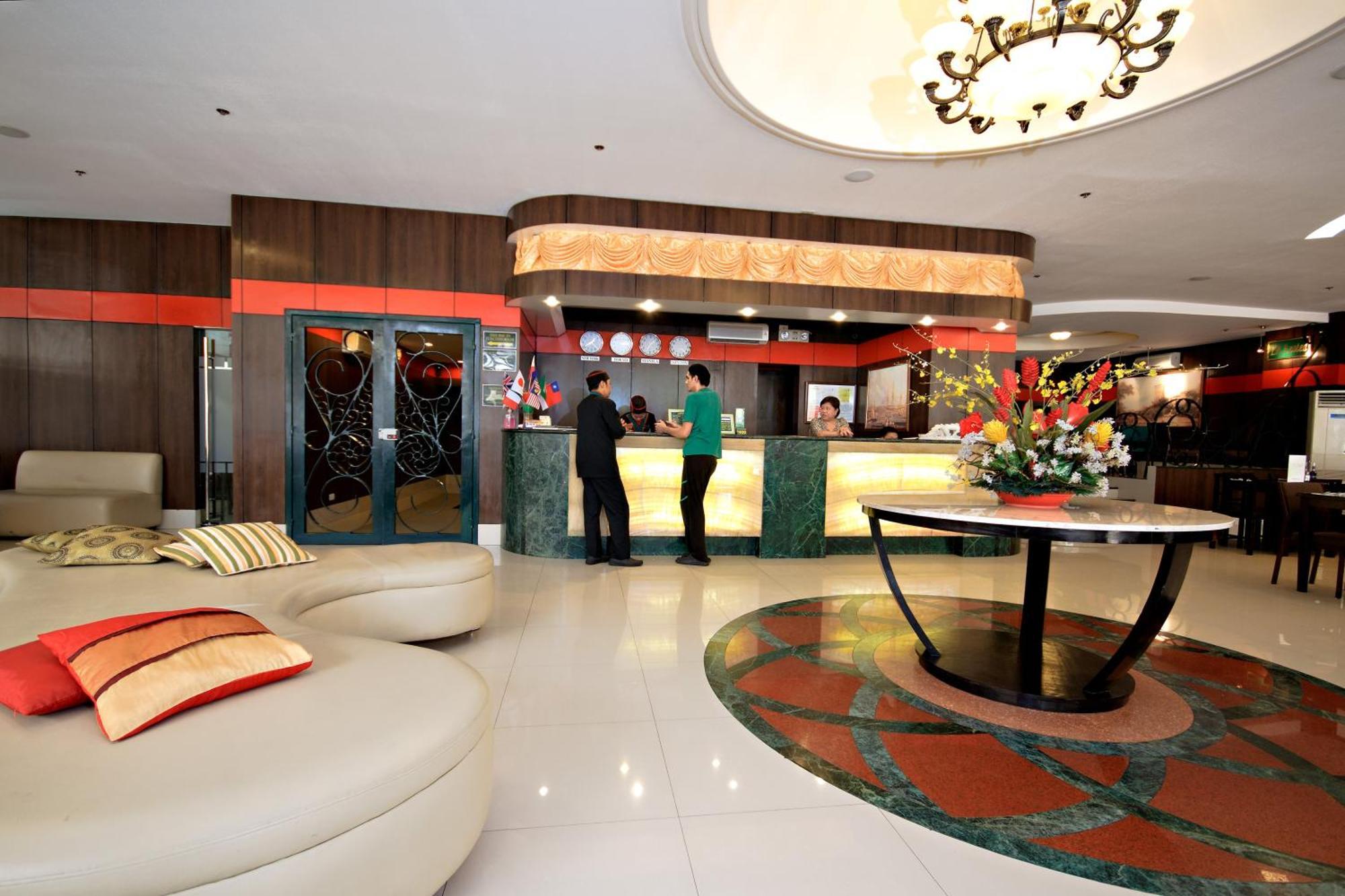 Eurotel Makati Makati City Екстериор снимка