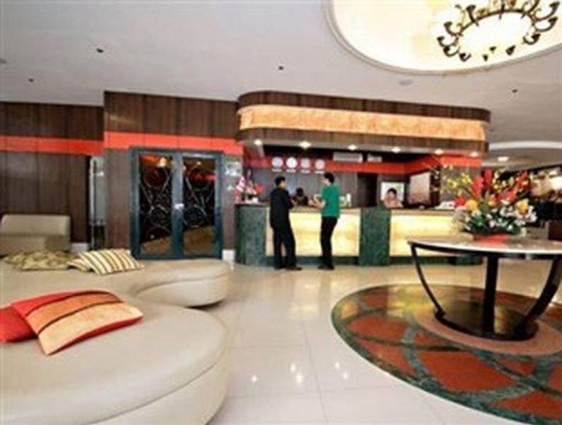 Eurotel Makati Makati City Екстериор снимка