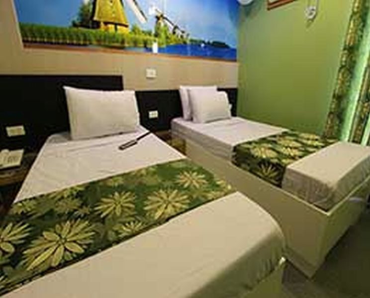 Eurotel Makati Makati City Екстериор снимка