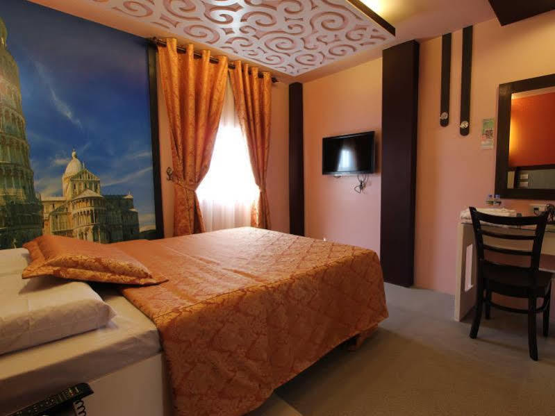 Eurotel Makati Makati City Екстериор снимка