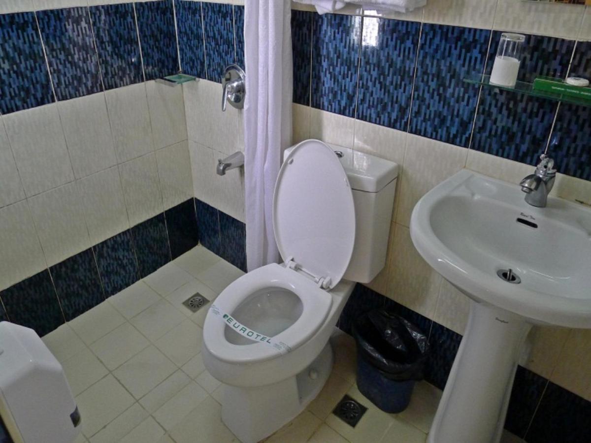 Eurotel Makati Makati City Екстериор снимка